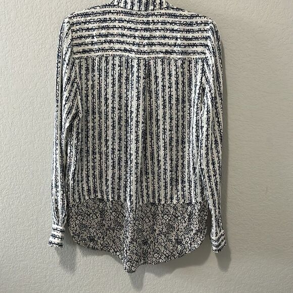 DEREK LAM 10 CROSBY Cream, Navy, Red Printed 100% Silk Long Sleeve Top, Size 2 - Picture 7 of 9